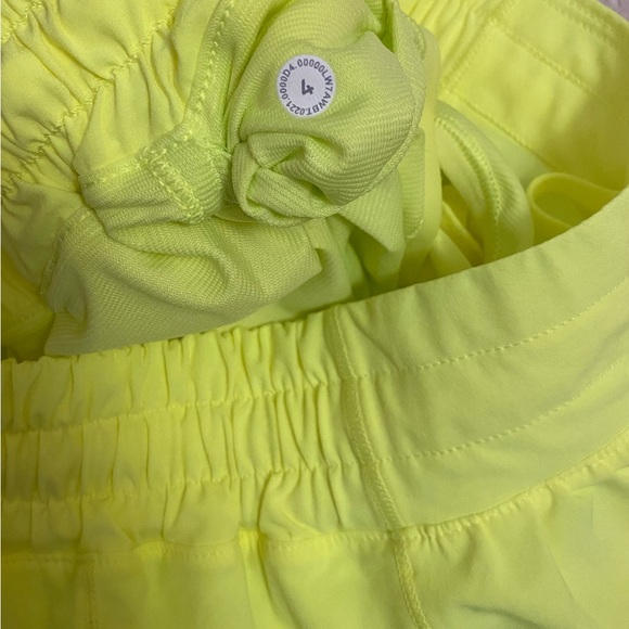 Size 4 highlight yellow Lululemon 4” low rise Hotty hots! Perfect condition! - Picture 4 of 4